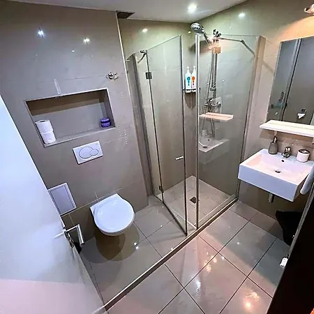 Central Studios Apartahotel 3*