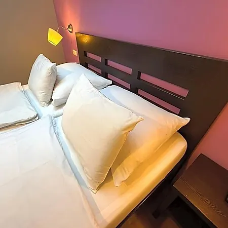 Central Studios Apartahotel