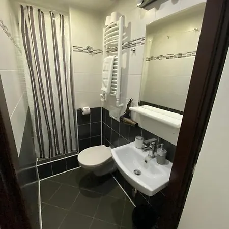 Central Studios מלון דירות 3*