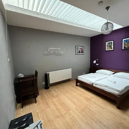 Otel Central Studios